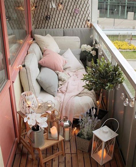 25 Winter Balcony Decor Ideas That Will Bring Warmth Homemydesign