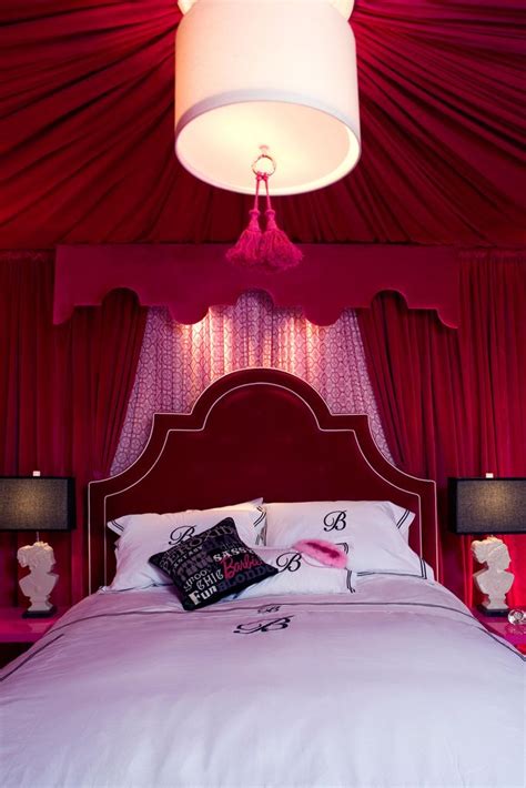 10 Small Bedroom Tips Decoholic Hot Pink Bedrooms Small Bedroom Decor Small Bedroom Interior
