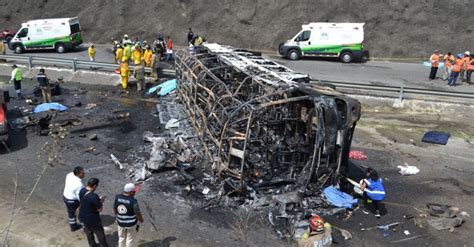 At Least 21 Dead 30 Injured In Tour Bus Crash In Mexicos Veracruz