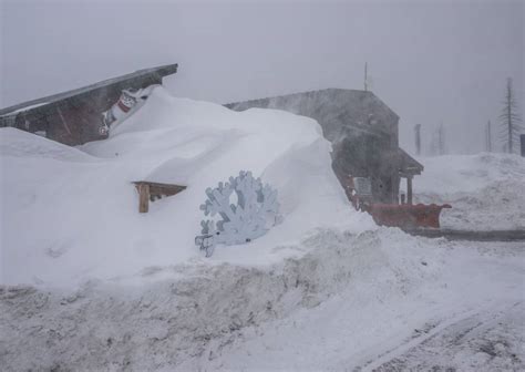 Photos Heavy Sierra Snowfall At Lake Tahoe CA Sacramento Bee