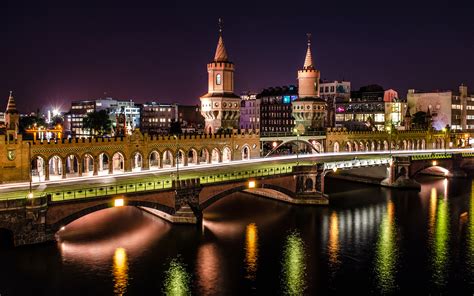 Oberbaumbrücke Berlin Bei Nacht