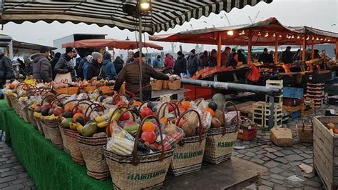 Hamburger fischmarkt immer sonntag morgens ab 5:00 uhr frische fischbrötchen! Hamburger Fischmarkt (Hamburg) - Aktuelle 2020 - Lohnt es ...