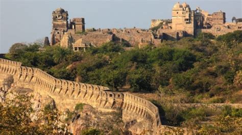 Visit Chittorgarh Fort In Rajasthan One Of The Largest Forts In India