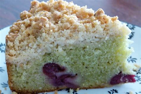 Crumb Cake Aux Cerises Et Pistache Les Gour Mandises De C Line