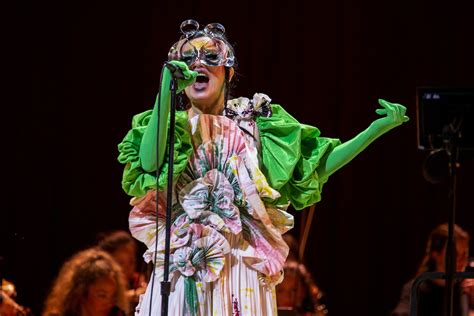 Concert Review Björk Orkestral At Arsht Center Miami February 13 2022 Miami New Times
