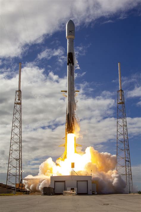 Nine Pictures Of Spacex Falcon