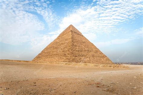 Premium Photo Pyramid Of Khafre Or Of Chephren Is The Secondtallest And Secondlargest Of The
