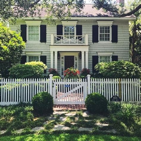 Southern living books this link opens in a new tab. Southern Homes With The Best Curb Appeal of 2017 in 2020 ...