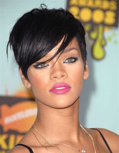 Rihanna Les Cheveux Courts Eyeliner Rihanna Fenty Badgalriri