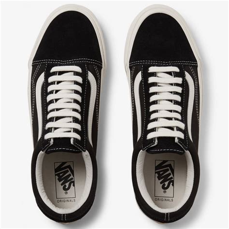 Lace up your shoes in order to tighten them, loosen them, or to create an interesting style that while there are a number of shoe lacing methods to match every need and every pair of shoes, here are 10 of the coolest ways to tie your shoelaces. How To Lace Vans Sneakers (The Right Way) | FashionBeans
