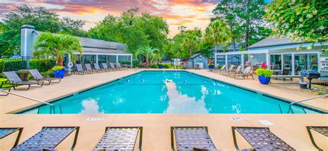 Colonial Village at Windsor Place | Luxury Apartments for Rent in