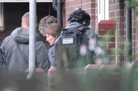 Man With Gun Holds Woman Hostage In Oldham Daily Mail Online