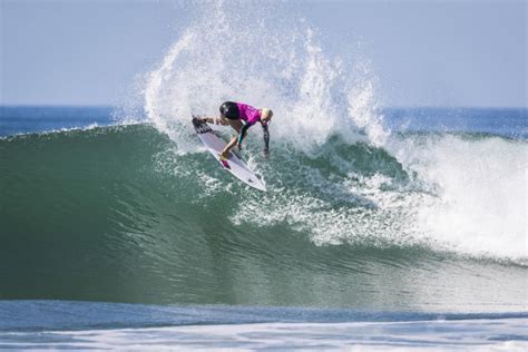 Currently qualified for 2015 wct of surfing! Tatiana Weston-Webb garante vaga no torneio de surfe de ...