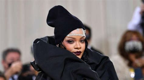 Rihanna Wins Halloween Dressed As Gunna See The Rappers Reaction Iheart