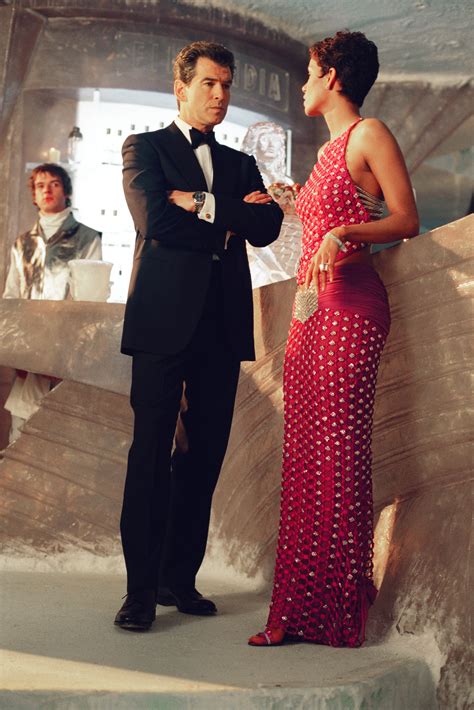 Halle Berry Asbondgirl Jinx In Die Another Day James Bond 007