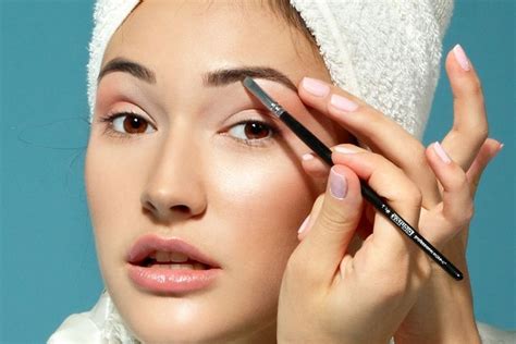 10 Ways To Make Your Eyes Look 10 Years Younger