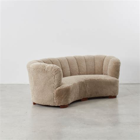 We make recliner sofa sets at whosale price arum furnitures and interiors. Danish cabinetmaker banana sofa | Béton Brut