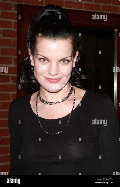 Pauly Perrette Aplas 10th Annual The Envelope Please Oscar Viewing