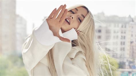 Download American Actress Singer Celebrity Ariana Grande 4k Ultra Hd Wallpaper