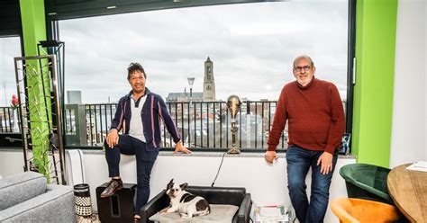 Over abn amroabn amro speelt in op de veranderende markt en dus op de eveneens veranderende behoeften van onze klanten. Deze Arnhemmers wonen in de oude ABN-bank: 'Het droogt op ...