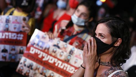 brutalny gwałt zbiorowy na 16 latce protesty w izraelu wydarzenia w interia pl