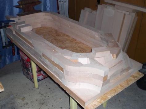 You can also make your own bathtub paints. Mitja Narobe's wooden bathtub build