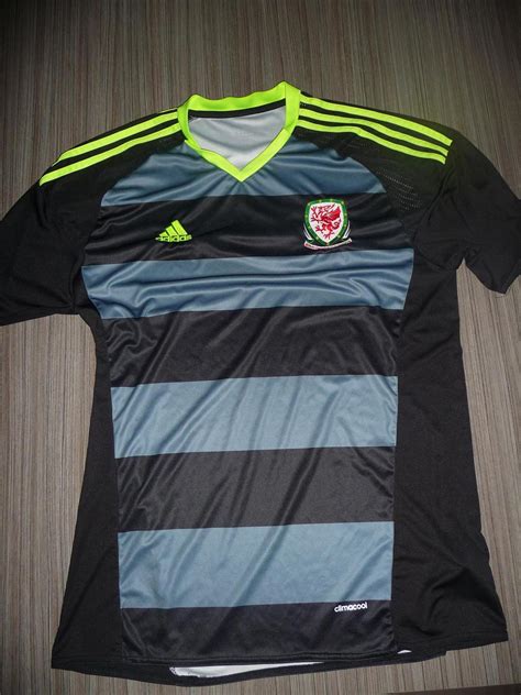 We want to present great selection of old and modern wales football shirts and jerseys. Wales Away football shirt 2015 - 2016.