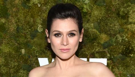 Orange Is The New Blacks Yael Stone Is Pregnant Nova 969