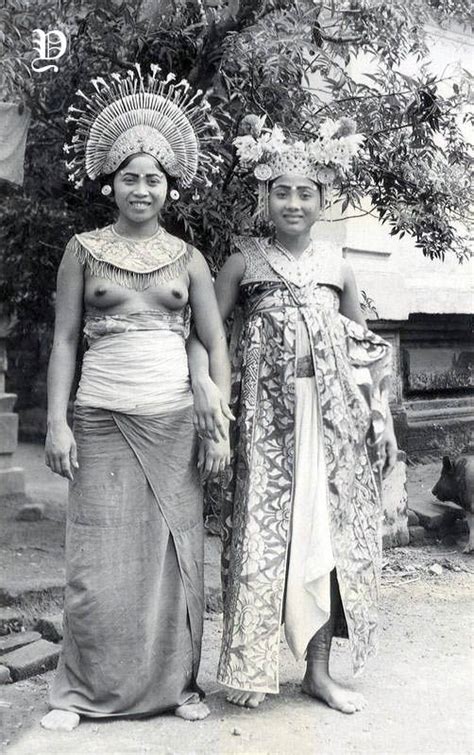 Potret Dua Wanita Penari Bali Women Bali Girls Tribal Women