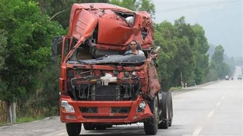 Chinese Driver Keeps On Truckin In Wrecked Semi