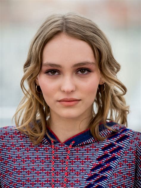She is the daughter of american actor johnny depp and french singer vanessa paradis. Lily-Rose Depp - AdoroCinema