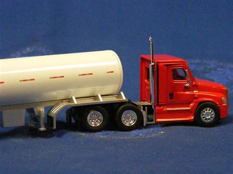 Buffalo Road Imports Cascadia Cryo Tanker Red Cab Truck Tanker