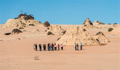 Mungo Walk The Walls Of China Tour Nsw National Parks