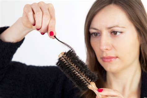 Hair loss is a problem that affects women whenever it affects them, regardless of their age. 11 Ways To Prevent Hair Loss According To Experts (PICTURES)
