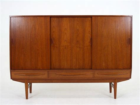 Full of architectural allure and nostalgic, handsome detail, it's an aesthetic that is timeless and sophisticated. What Is Mid-Century Modern Furniture? | eBay