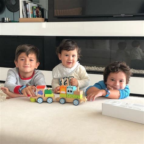 Viral Vacay Pictures of Barcelona Star Lionel Messi & His Family