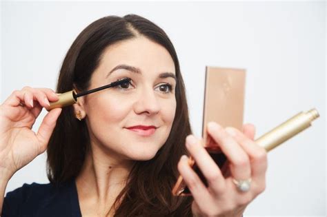 Applying The Mascara Overnight Beauty Hacks Beauty Tips For Face Overnight Beauty