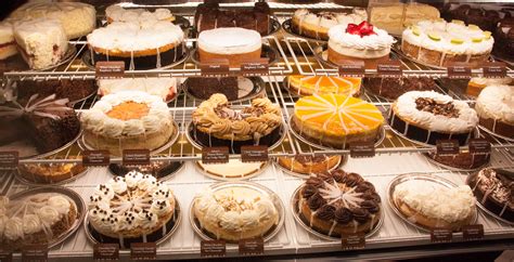 A detailed strategy report on cheesecake factory. 11 Thoughts you have when you go to the Cheesecake Factory
