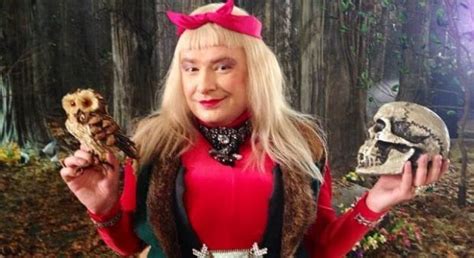 Популярный исполнитель андрей данилко, более известный как верка сердючка, стал ведущим юбилейного выпуска орел и решка. Верка Сердючка впервые за многие годы сменила имидж став ...