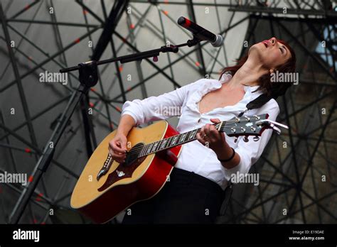 Cristina Dona Singer Songwriter Hi Res Stock Photography And Images Alamy