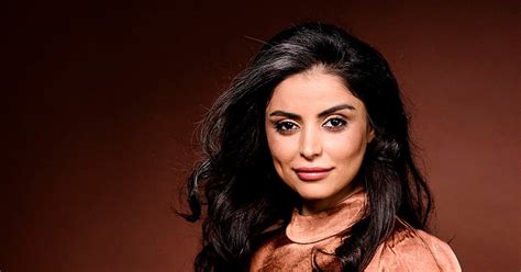 Sara omar is the author of dødevaskeren (4.14 avg rating, 1935 ratings, 155 reviews, published 2017), skyggedanseren (4.48 avg rating, 725 see if your friends have read any of sara omar's books. Sara Omar hædres med menneskerettighedspris