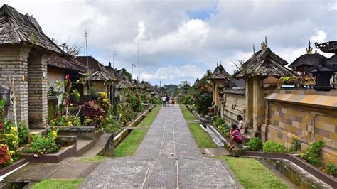 Berkunjung Ke Desa Adat Bali Penglipuran Travelling Bali Sidewalk