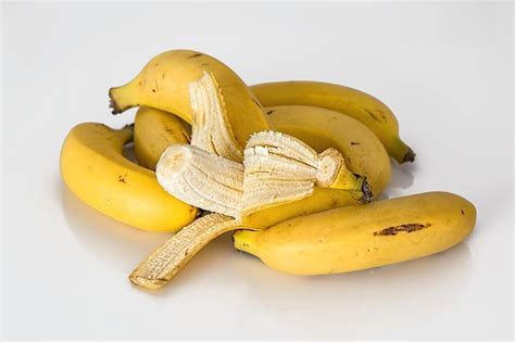 Dont Throw Away Your Banana Peels Theyre Super Healthy For You