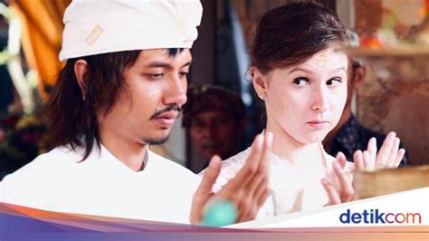 Potret Bule Yang Nikahi Pria Bali Dianggap Cantik Tapi Bukan Istri