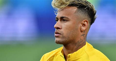Autrement dit, ces magiciens du bal ont également conquis le monde de la mode, avec leurs styles et leurs coiffures. Coiffure Neymar 2018 Coupe Du Monde