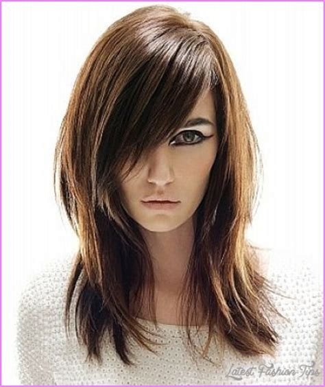 Simple hairstyles every girl can do by her own, will fit for everyday , try your own Long hair layered haircuts for round faces ...
