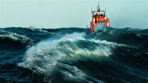 守業者 storm in a cocoon; Storm drama in the Irish Sea
