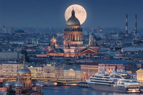 The city is situated on the neva river. Sankt Petersburg at night photo on Sunsurfer