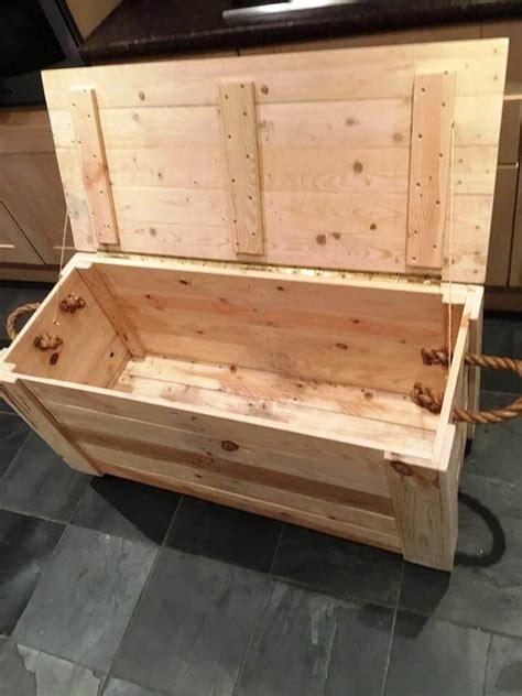 Diy Pallet Chest From Only Pallets Wood Easy Pallet Ideas