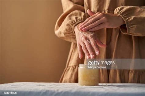Girl Getting Oil Massage Photos And Premium High Res Pictures Getty Images